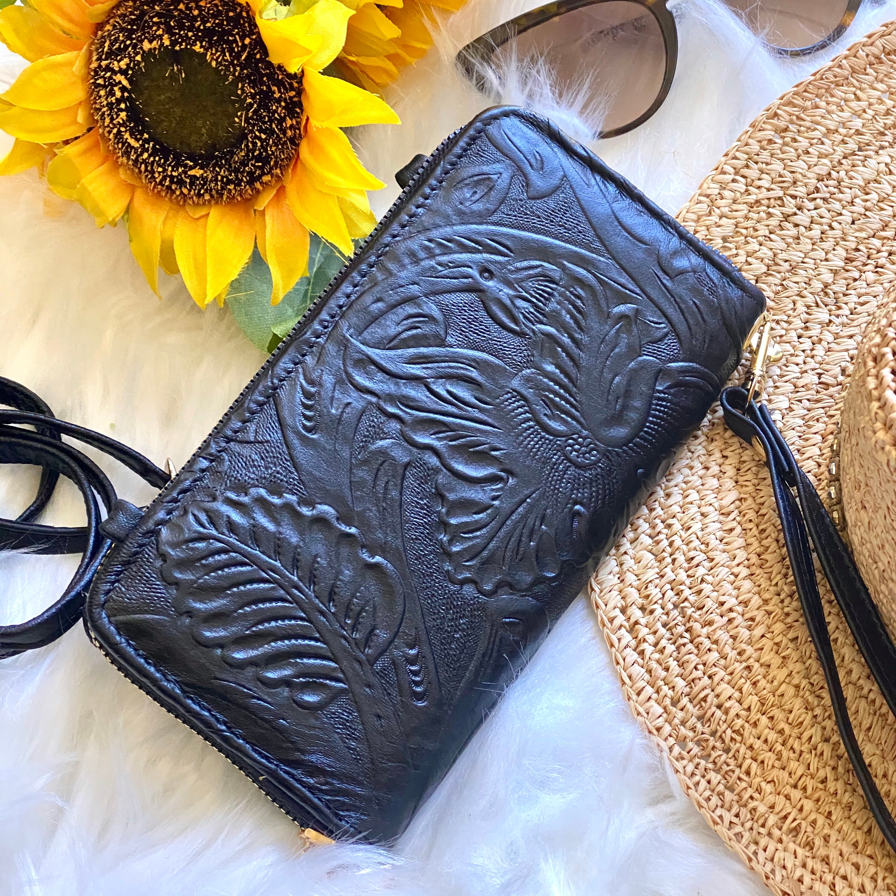 meriden pouch wristlet wallet