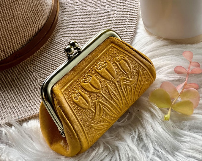 Embossed tulips leather vintage style kiss lock purse • Change bag • change purse • kiss clasp purse • retro style • gifts for her