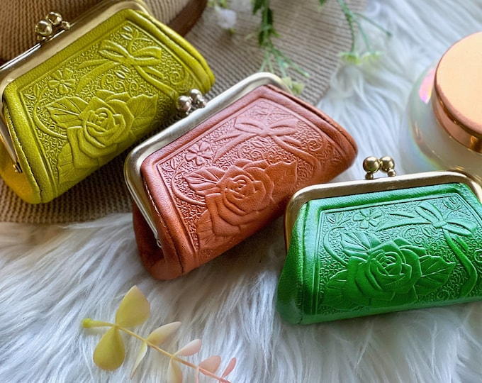 Handmade embossed leather coin purse • Kiss lock coin purse • Vintage style coin bank