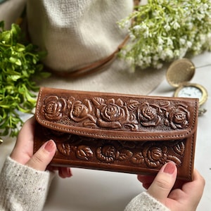 Handmade Bicolor Leather Wallet: Bohemian Floral Design