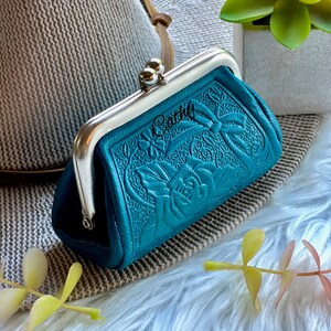 Woman coin purse	Leather change purse	Vintage Style	Vintage coin purse	clasp coin purse	women accessories	woman small purse	leather coin purse	woman change purse	small coin purse	gift for her	clasp purse	Embossed leather