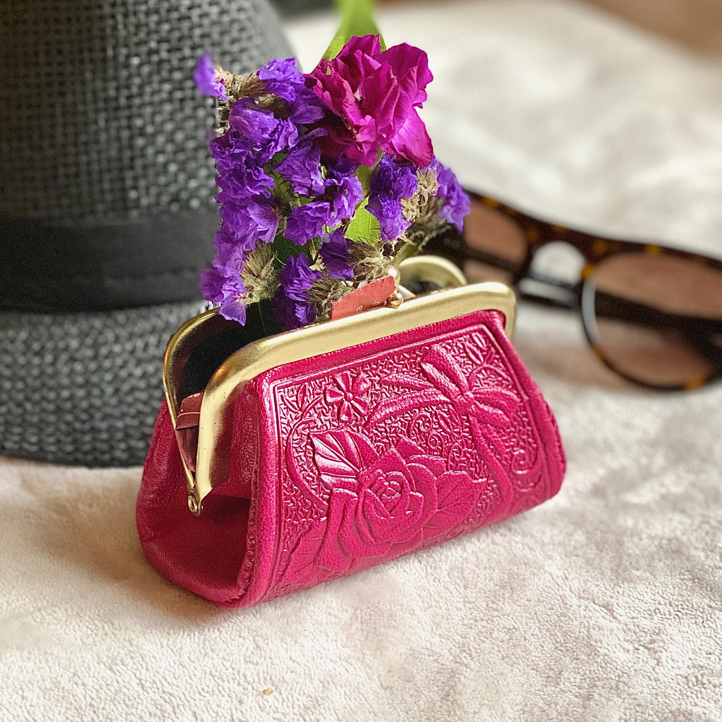 Floral leather purse, Large Coin purse, Blue and pink flower combo, Kiss  lock purse, Floral clasp purse, French floral large clip purse