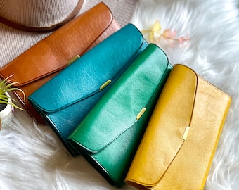 Vintage Style Slim Leather Wallet for Women: Bifold with Coin Pocket & Card Holder