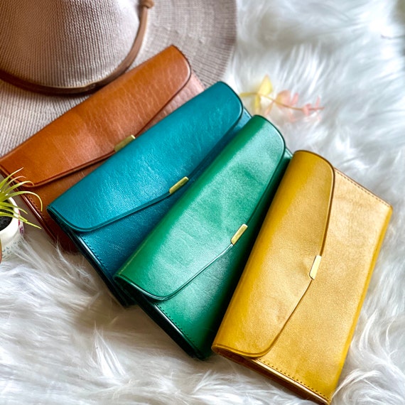 Vintage Style Slim Leather Wallet for Women: Bifold with Coin Pocket & Card Holder