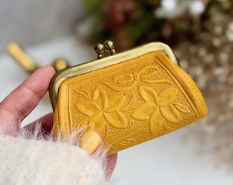 Vintage Style Leather Kiss Lock Coin Purse for Women: Handmade