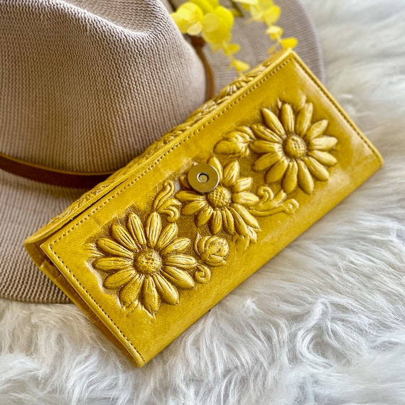 Handmade Sunflower Leather Wallets for Women: Personalized Boho Trifold