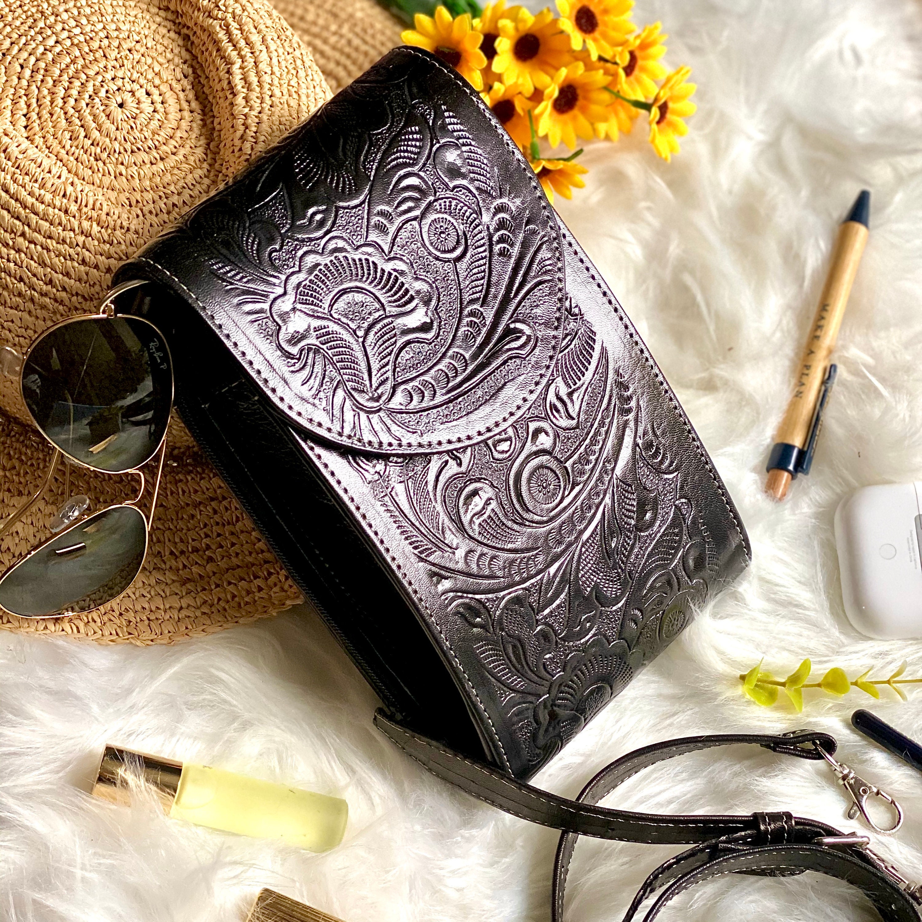 Handmade leather Crossbody Bag • Messenger bag • Small Bag • Boho Bag