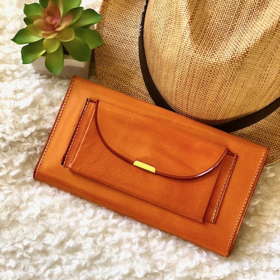 Slim Leather Wallet for Women: Handmade Retro Style with Zipper Pocket