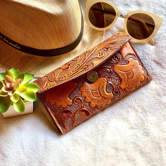 Personalized Leather Wallet for Women – Handmade Floral Card Holder, Boho Style Gift