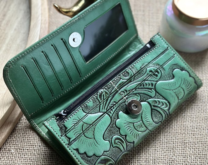 Tooled leather woman wallet • wallets for women • credit cards purse • personalized gifts