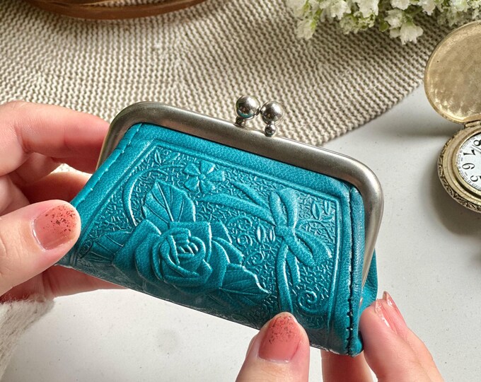Cute woman change purse • Small coin purse • Embossed leather clasp purse • gift for her