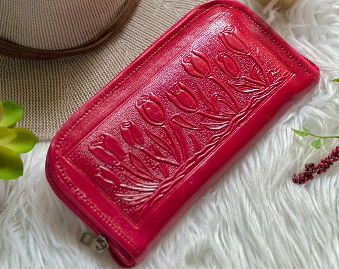 Tulip Embossed Leather Wallet • Personalized Zip Wallet for Women • Handmade Gift Idea