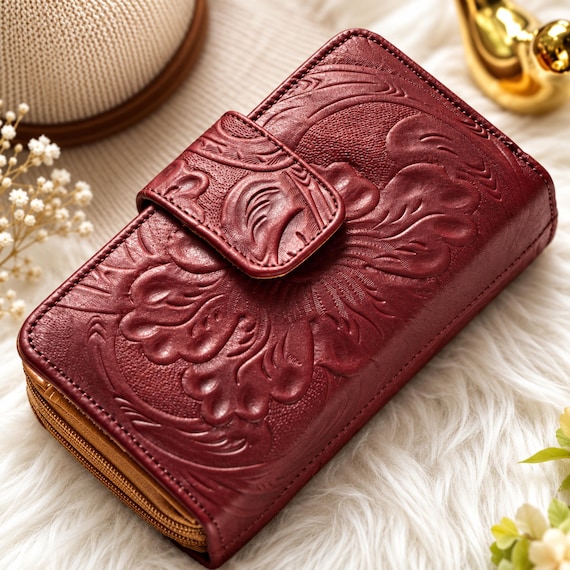 Embossed Flower Leather Wallet: Sustainable Women's Zipper Wallet