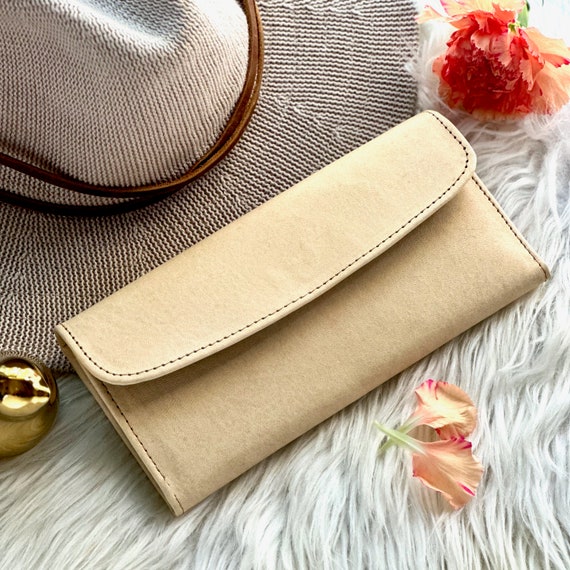 Beige Leather Wallet for Women: Handmade Personalized Bifold Clutch