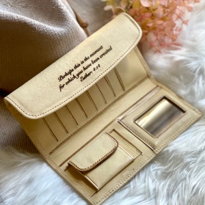 Cartera de cuero hecha a mano con versículo bíblico cristiano • Cartera de mujer personalizada • Regalo cristiano para ella • Sostenible y personalizado