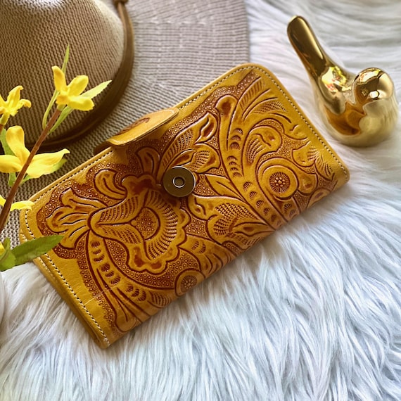 Tooled Leather Wallet for Women – Western Bifold Cowgirl Wallet – Personalized Engraved Floral Leather Gift for Her