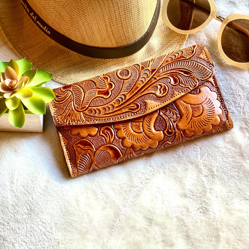 Handmade carved leather woman wallet • woman leather wallet • Gifts for her 