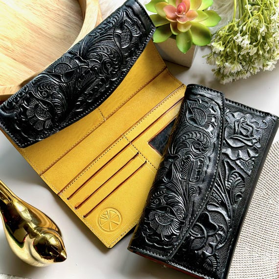 Handmade Women’s Leather Wallet: Embossed Floral Design with Zipper & Card Slots
