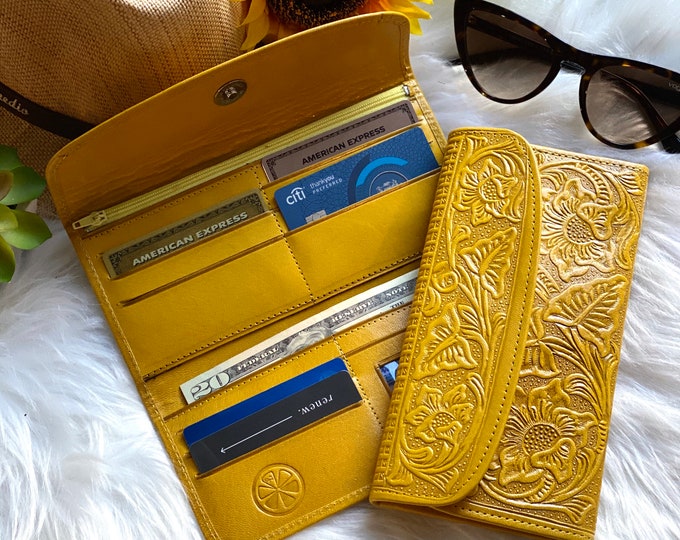 Handcrafted Leather Wallet: Floral Tooled Clutch with Magnetic Clasp