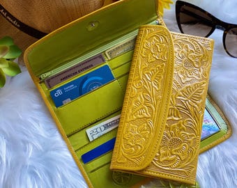Handcrafted Leather Wallet: Floral Tooled Clutch with Magnetic Clasp
