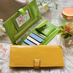Cartera de cuero hecha a mano para mujer • Regalo personalizado para el Día de la Madre • Cartera de cuero delgada y plegable • Estilo minimalista primaveral