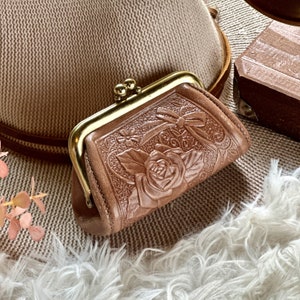 Handmade embossed leather coin purse Kiss lock coin purse Vintage style coin bank gifts for her Tan