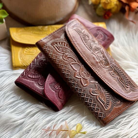 Embossed Floral Leather Wallet: Handmade Women's Credit Card Purse