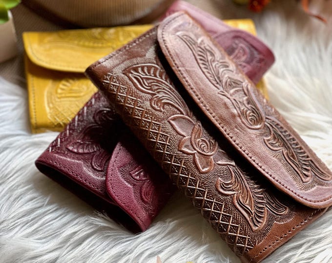 Embossed Floral Leather Wallet: Handmade Women's Credit Card Purse