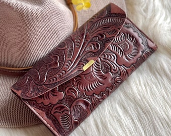 Slim Cute Leather Wallets for Women • Unique customized gifts for mom