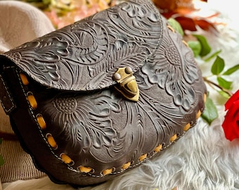 Handmade Leather Saddle bag  • Crossbody purse • Leather accessories • Western gifts