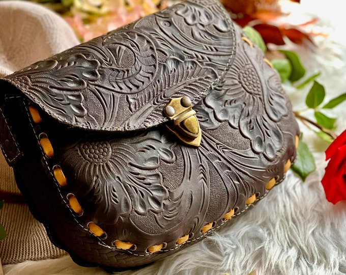 Handmade Leather Saddle bag  • Crossbody purse • Leather accessories • Western gifts