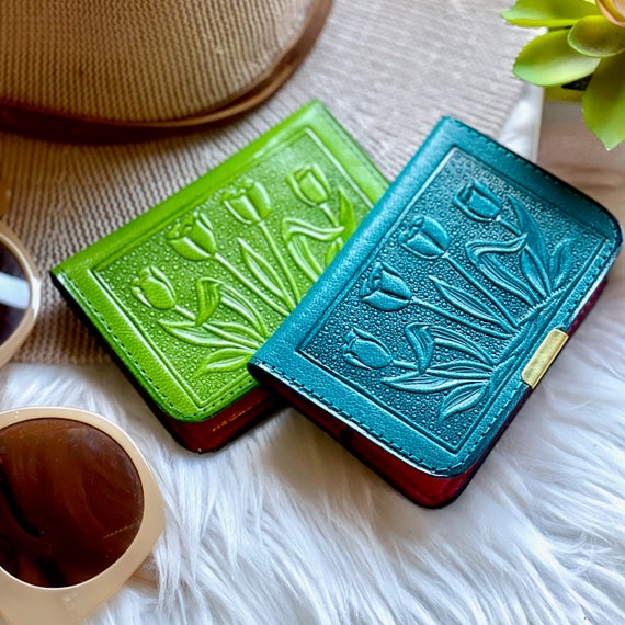Embossed Leather Minimalist Wallet: Credit Card Holder, Zipper Pocket