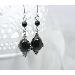 Boucles d'Oreilles Elfe Noire Jaspe Estampes en Laiton Silver-Filled Massif puis vieillii & patiné avec un traitement anti-ternissement image 1