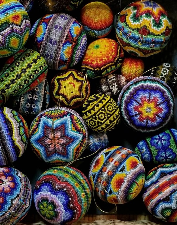 Christmas Sphere Large of hiuchol art/(2.8"/7cm)/Christmas ornaments/Christmas Tree Decor/Handmade gift/handicraft/wixarika art