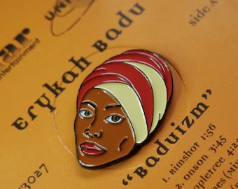 The Hip Hop, Soul Queen, Erykah Badu 1” inch Soft Enamel Pin Badge. African American Black Music Artist