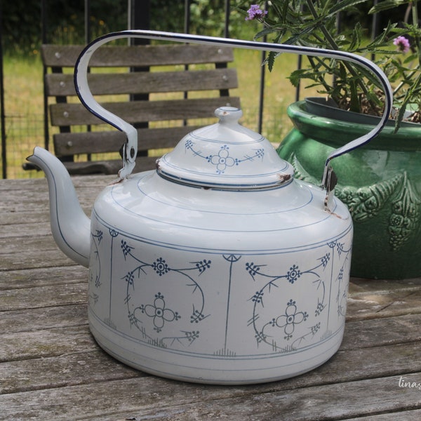 Oude emaille waterkoker * Vintage * Tuin decoratie * Brocante * Landelijke stijl *