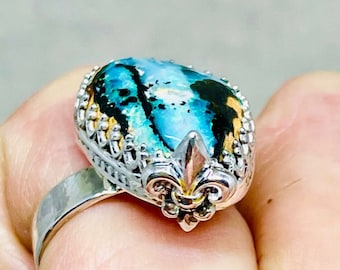 ボルダーオパールリング。天然オパールリング。オーストラリア産