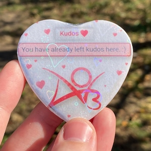 Könnte beinhalten: Herzförmiger Aufkleber mit weißem Hintergrund, mit rosa Herzen und dem Wort "Kudos". Der Aufkleber trägt den Text "You have already left kudos here." Ein rotes und rosa Design ist sichtbar.