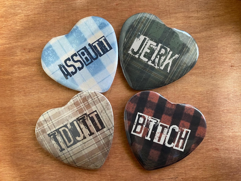 Team Free Will Supernatural Pins - 5 cm hjärtformade knappar baktill bild 1