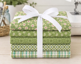 Farmer's Daughter Fat Quarter Bundle | Lori Holt Green Floral Quilting Fabric (5 Piece)