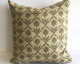 Handgemaakte sierkussenhoes met ruitpatroon: taupe bloemenmotief