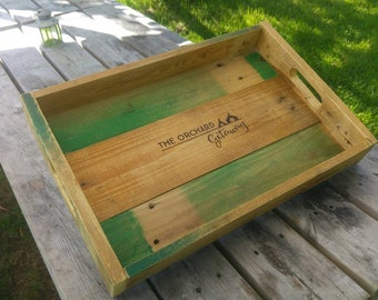 Reclaimed Pallet Wood Serving Tray: Custom Logo, Rustic Decor