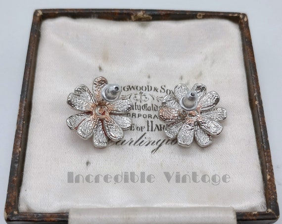 Vintage Enamel Rhinestone Daisy Flower Stud Earri… - image 9