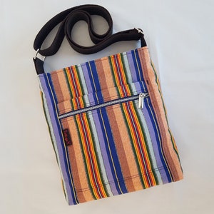 Imatra Messenger Bag - petit sac messager - sac messager unisexe - sac upcyclé - sac à bandoulière végétalien et écologique - Imatra Stripes