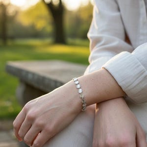 Bracelet acier inoxydable bijou femme Bracelet chaine cercles disques ciselés bijou fine chaine argent fait main France
