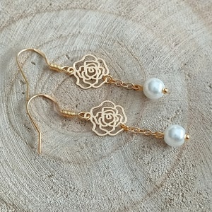 conjunto de joyas de flores de boda de acero inoxidable conjunto de perlas novia boho Melyna blanca cadena de oro de flor rosa personalizable imagen 2
