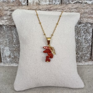 Bijoux : Collier plastron Jaspe Rouge brodé avec des pierres  semi-précieuses le Jaspe Rouge avec des Cristaux de Swarovski, des perles  cloisonnées, des Muranos et des rocailles