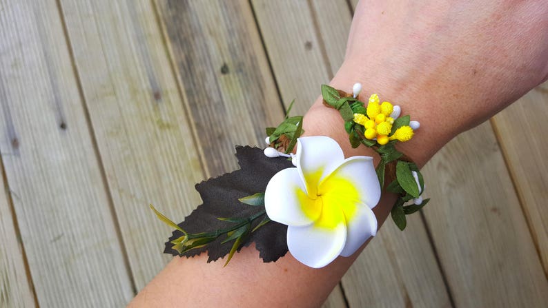 wedding adornment tahitia tiare flowers of the frangipani Islands white yellow rustic adjustable handmade earrings offered