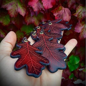 Herfst rood eikenblad lederen hanger - Sidh hanger