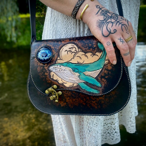 Sac à main en cuir marron marbré Trolual, sac en cuir baleine et cabochon de verre